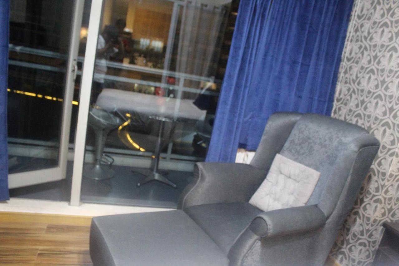 Azure Urban Resort A4 Near Airport Mall With Wavepool Paranaque City Exterior foto
