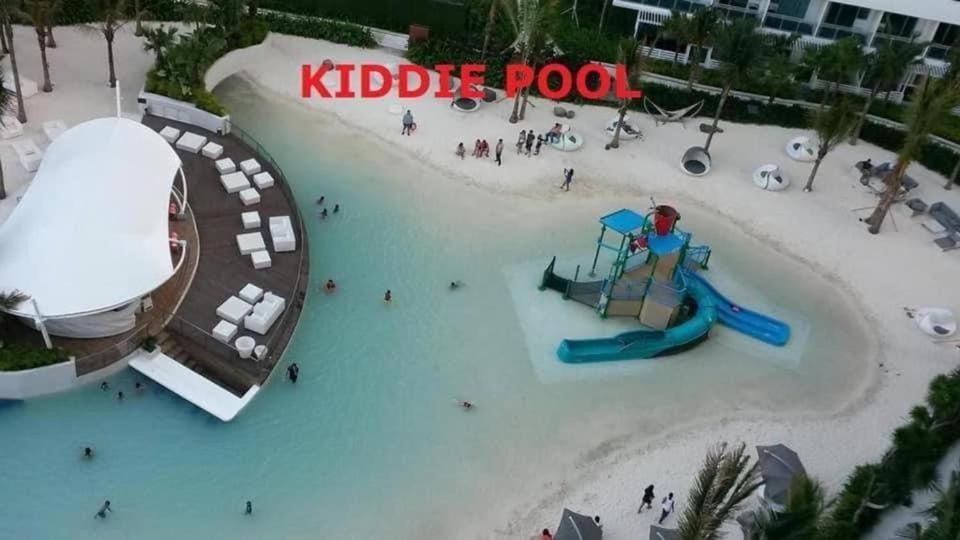 Azure Urban Resort A4 Near Airport Mall With Wavepool Paranaque City Exterior foto